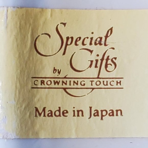 Porcelain Christmas Napkin Rings by Crowning Touch - Hearts, Holly, 24K Gold - Picture 7 of 7